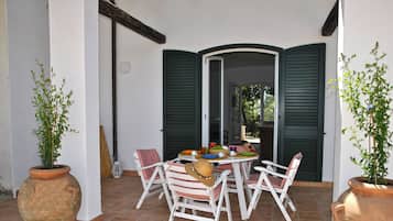 Villa, 3 Bedrooms, Patio, Garden View | Outdoor dining