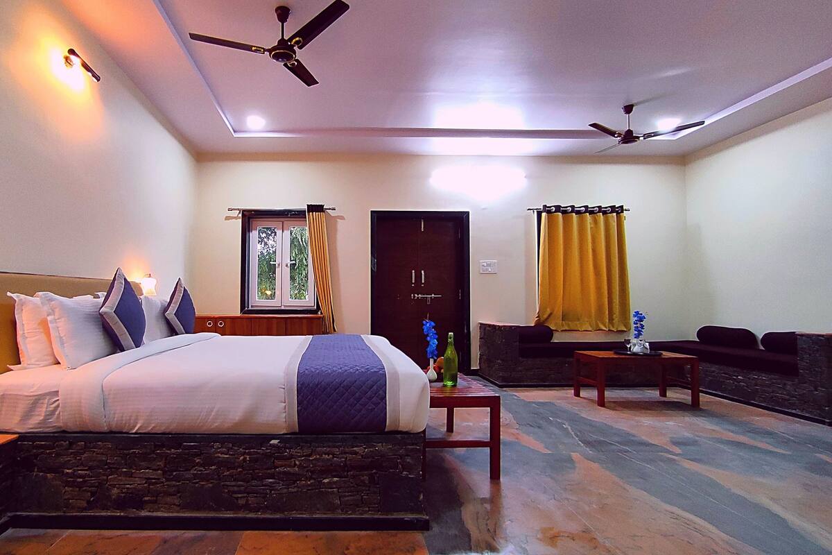 In-room safe, individually decorated, individually furnished, desk