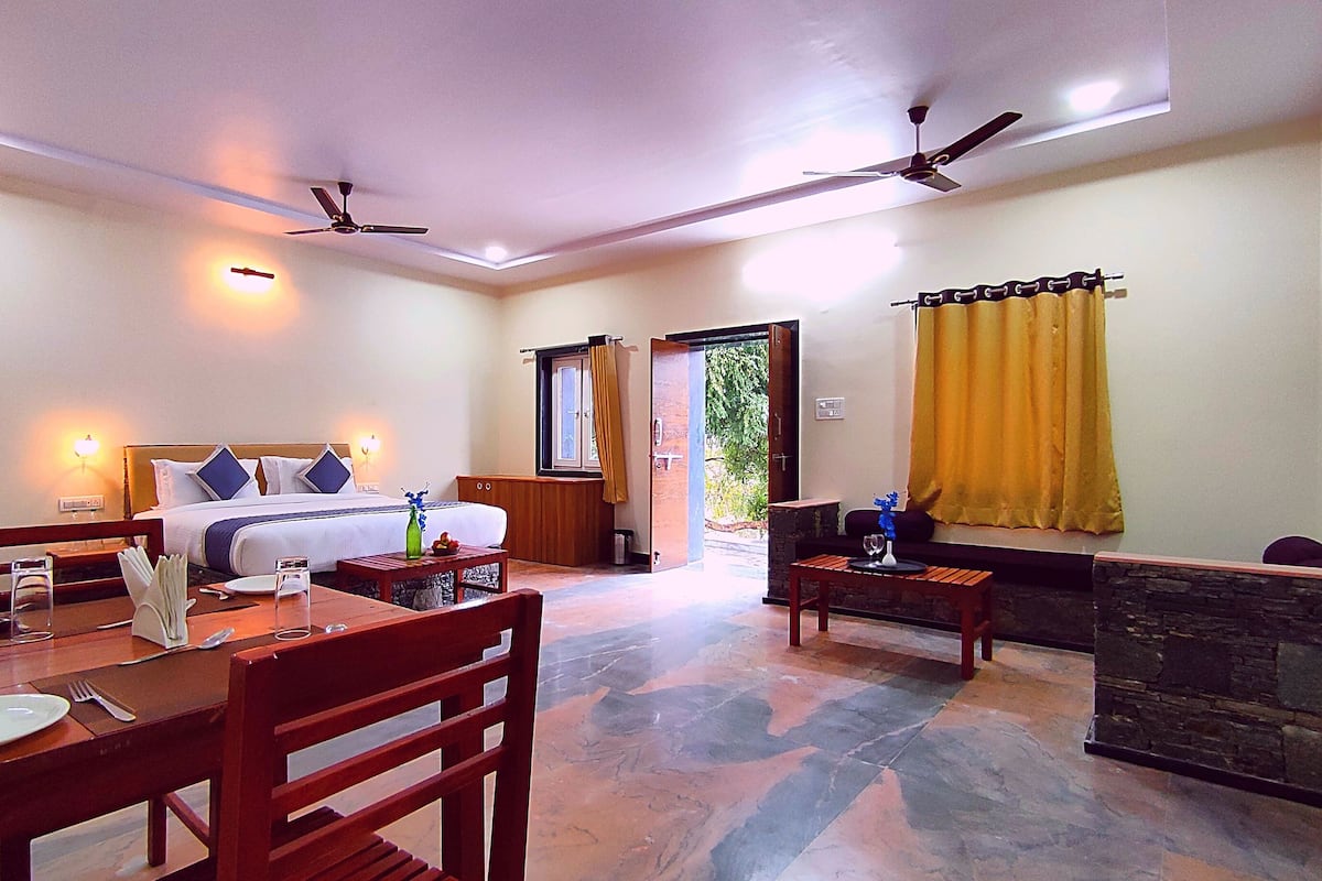 In-room safe, individually decorated, individually furnished, desk