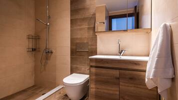 Family Apartment | Bathroom