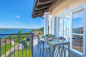 Family Apartment, 2 Bedrooms, 2 Bathrooms, Mountainside (Penthouse The Magnifique View) | Outdoor dining