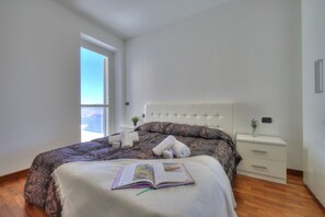 Familienapartment, Mehrere Schlafzimmer, 2 Bäder, Bergseite (Penthouse The Magnifique View) | 2 Schlafzimmer, Bügeleisen/Bügelbrett, kostenloses WLAN, Bettwäsche