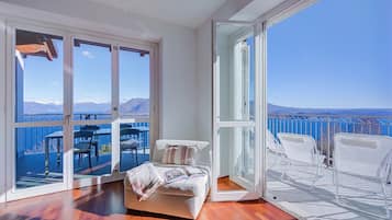 Family Apartment, Multiple Bedrooms, 2 Bathrooms, Mountainside (Penthouse The Magnifique View) | Living area | 21-inch flat-screen TV with digital channels, TV