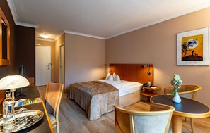 1 Schlafzimmer, Zimmersafe, Schreibtisch, Reisekinderbett