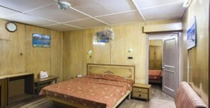 Egyptian cotton sheets, premium bedding, down duvets, memory-foam beds - Goroomgo Dalhousie Shangrila Hotel (Dalhousie)