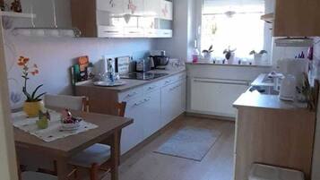 Frigorifero, microonde, forno, lavastoviglie