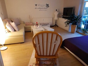 Unclassified image, 4 of 18, button