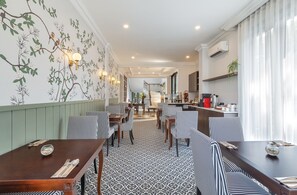 Daily to-go breakfast (IDR 80000 per person)
