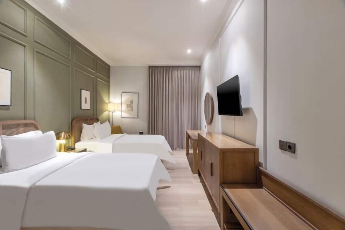 1 bedroom, minibar, desk, free WiFi
