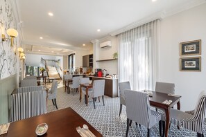 Daily to-go breakfast (IDR 80000 per person)