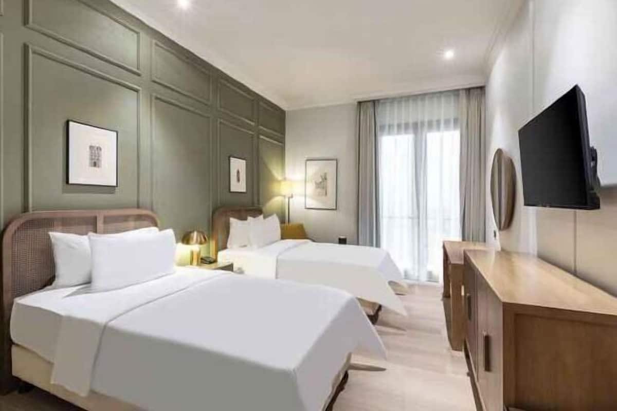 迷你吧、办公桌、免费 WiFi、床单