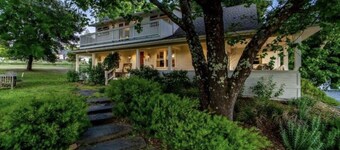 Apple Farm Farmhouse with Watertower bedroom and artist space