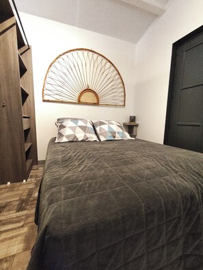 Iron/ironing board, travel crib, free WiFi, bed sheets