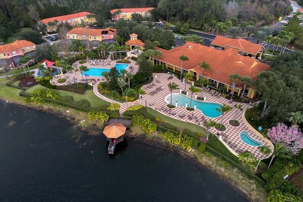 Exterior - Encantada - 4 bed 3 bath lakefront corner house (Kissimmee)