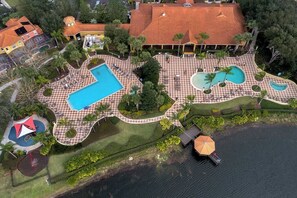 Exterior - Encantada - 4 bed 3 bath lakefront corner house (Kissimmee)