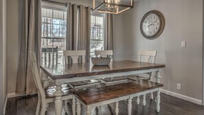 House, 4 Bedrooms | In-room dining - Lakin' Memories by Escape to Blue Ridge (Blairsville)