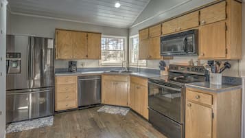 Casa, 4 quartos | Cozinha privada