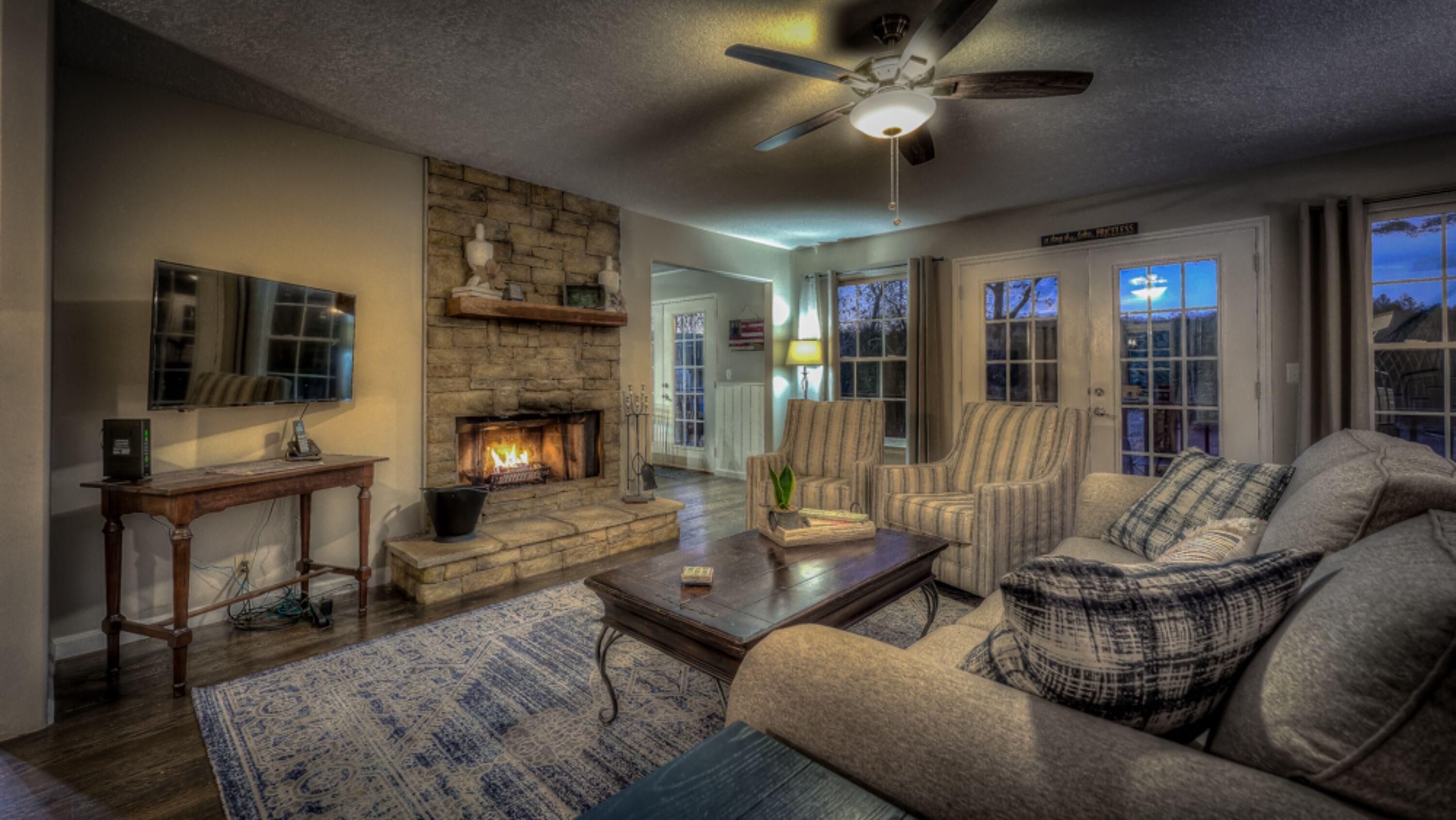 House, 4 Bedrooms | Living room