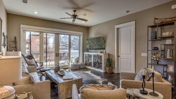 House, 3 Bedrooms | Living room