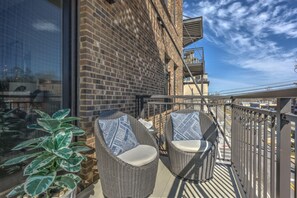 House, 3 Bedrooms | Balcony