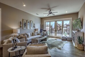 House, 3 Bedrooms | Living room