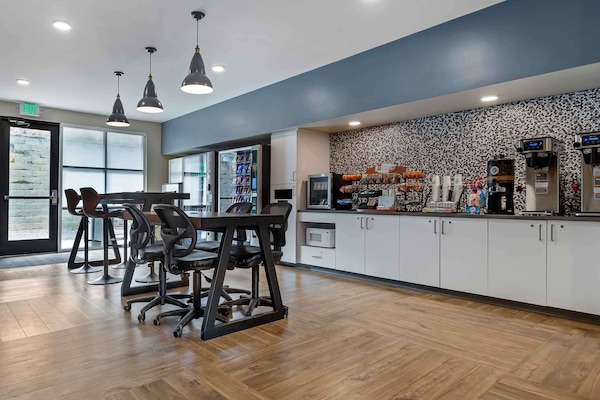 Tägliches inbegriffenes Frühstück zum Mitnehmen