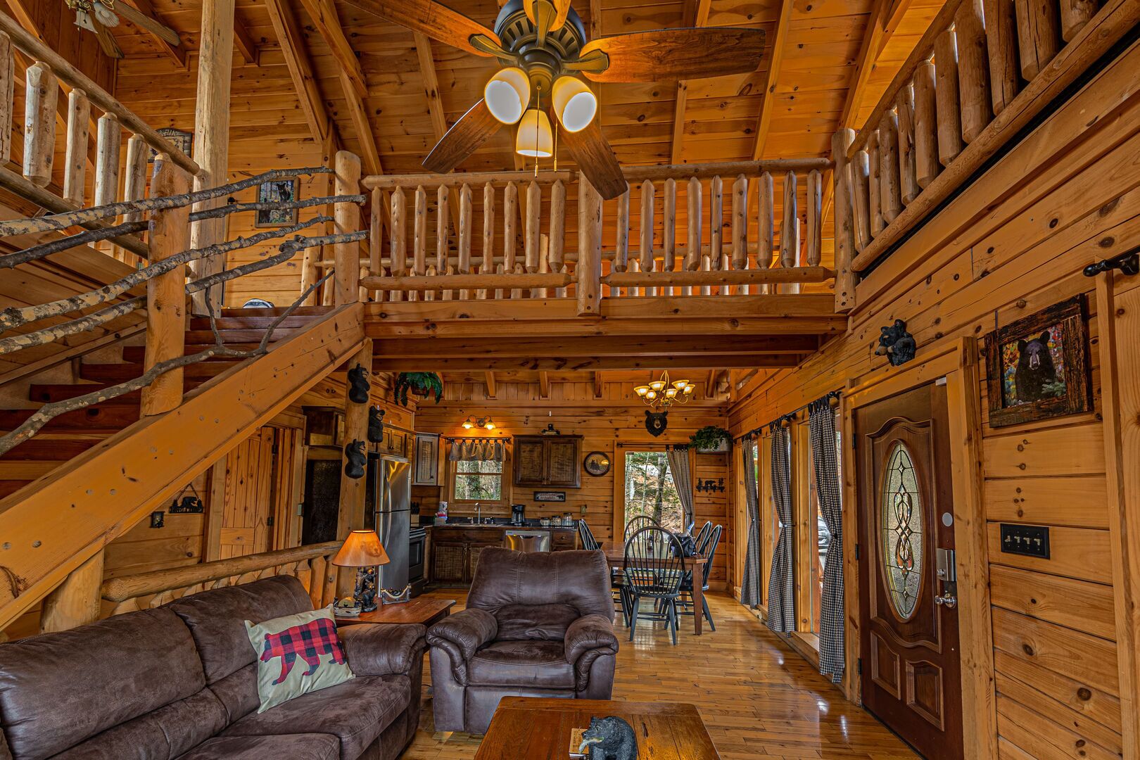 ⛰Quiet Cabin with Hot Tub, Pool Table, Jacuzzis, Bunkroom and More! ⭐️