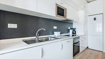 Apartment, 3 Bedrooms | Private kitchen | Fridge, microwave, oven, stovetop