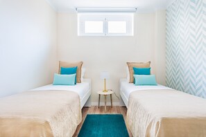 Apartment, 3 Bedrooms | Free WiFi, bed sheets - Oeiras Spacious and Modern Flat (Oeiras)