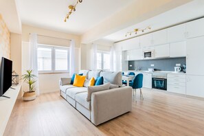 Appartement, 3 chambres | Coin séjour