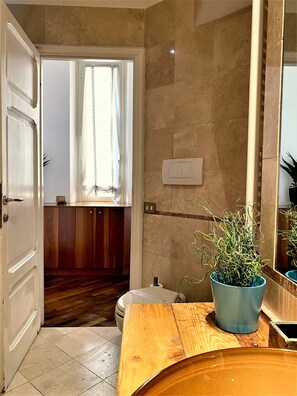 Badewanne, Whirlpool, Bidet