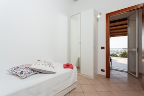 Casa estándar, varias habitaciones, 2 baños, junto a la montaña (Villa Milizie) | 3 habitaciones, wifi gratis y ropa de cama 
