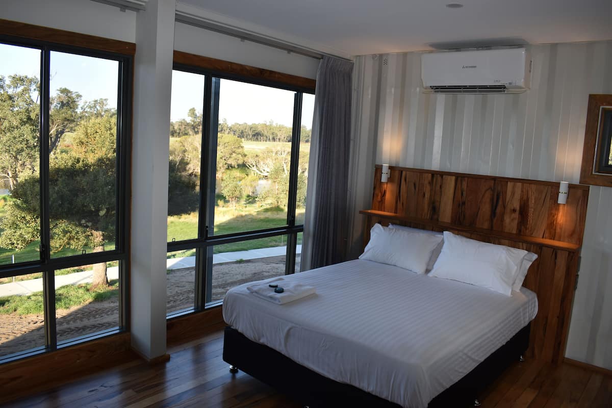 4 bedrooms, individually decorated, individually furnished