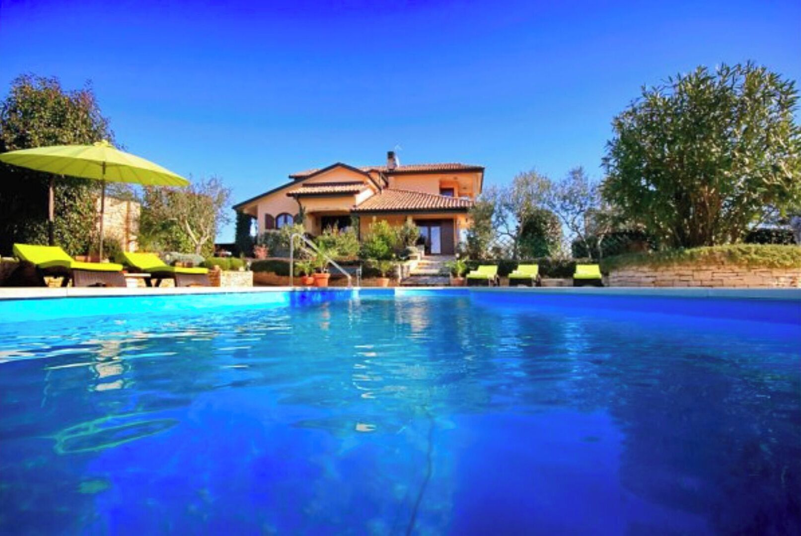 Alberca al aire libre 