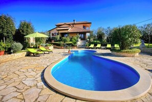Outdoor pool - Villa Alexander  (Castelvenere)