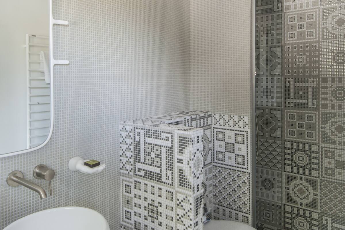 double room, balcony, sea view | bathroom | shower, hydromassage showerhead, designer toiletries, hair dryer