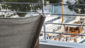 Premium bedding, Select Comfort beds, in-room safe, blackout curtains