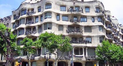 MARINA BUILDING! with communal roof terrace!