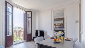 Dining - MARINA BUILDING! with communal roof terrace! (Barcelona)