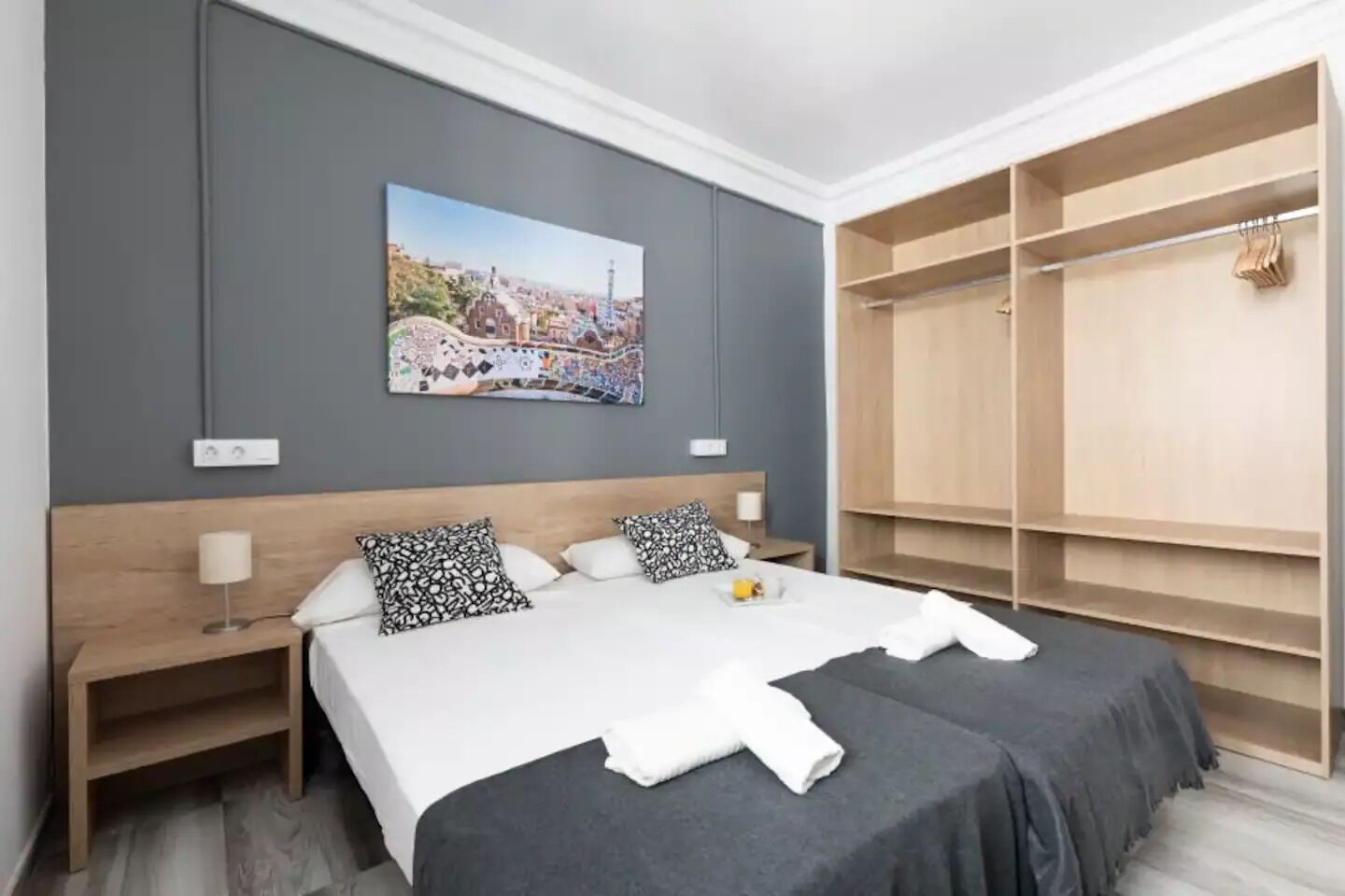 Walking distance to the city center and the beach! Well connected!