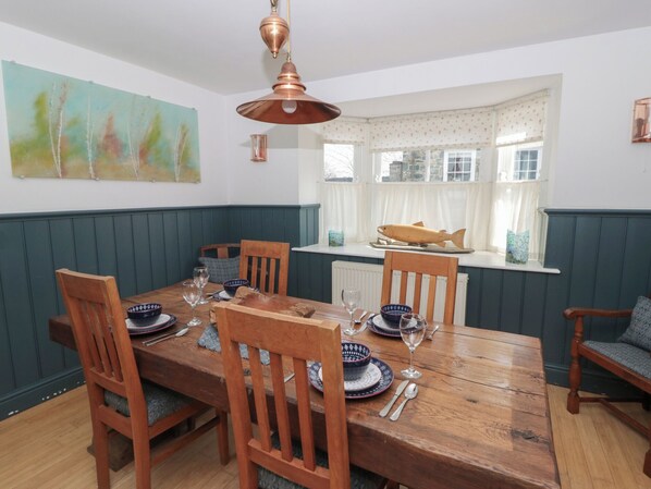 Cottage | Dining