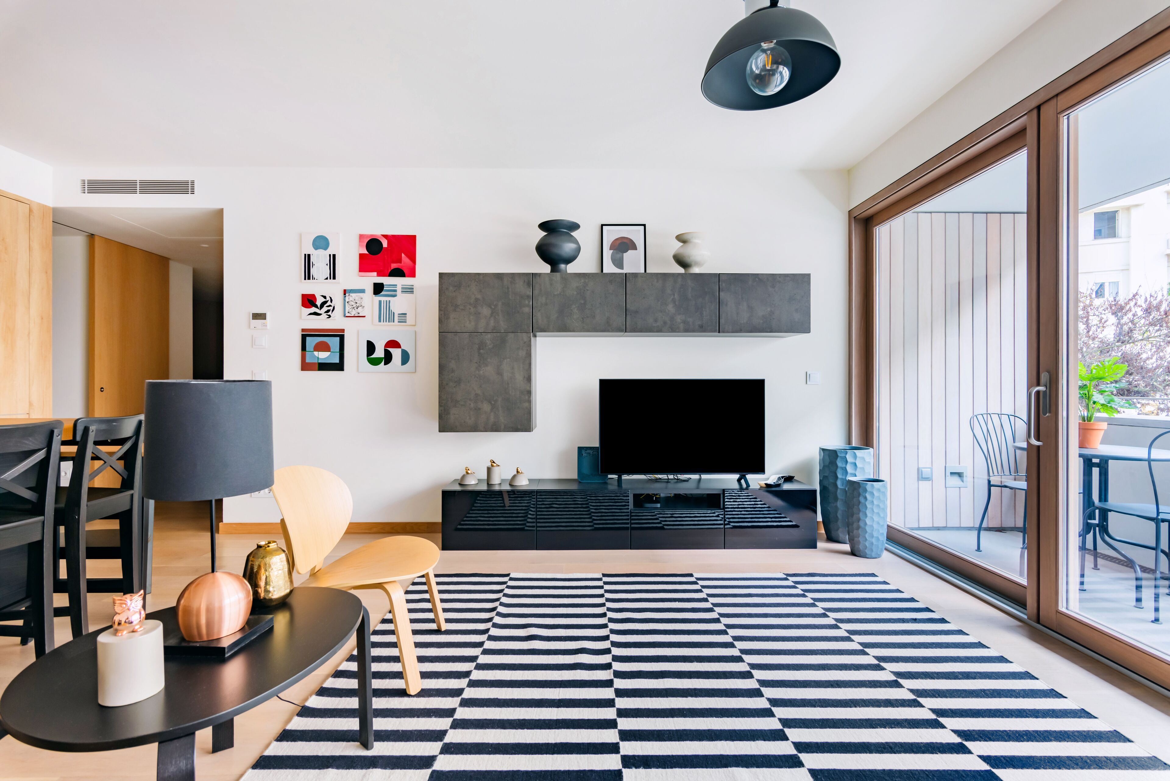 Appartement, 2 slaapkamers, terras | Woonruimte | Een 50-cm flatscreentelevisie met kabelzenders en televisie