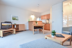 TV, table tennis, stereo