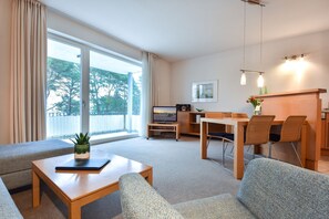 TV, mesa de pingue-pongue, aparelho de som