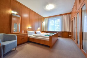 1 chambre, fer et planche à repasser, lit parapluie, Wi-Fi gratuit