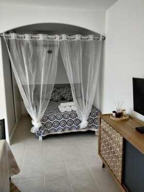 1 bedroom, iron/ironing board, free WiFi, bed sheets