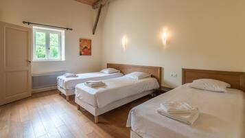 Casa Comfort, accesso in sedia a rotelle | Tende oscuranti, Wi-Fi gratuito