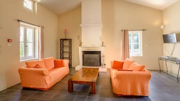 Comfort House, Mobility Accessible | Living area