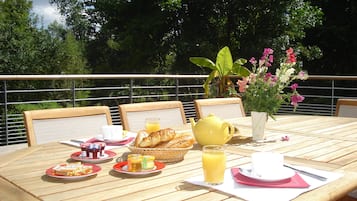 Petit déjeuner continental (6.5 EUR par personne)