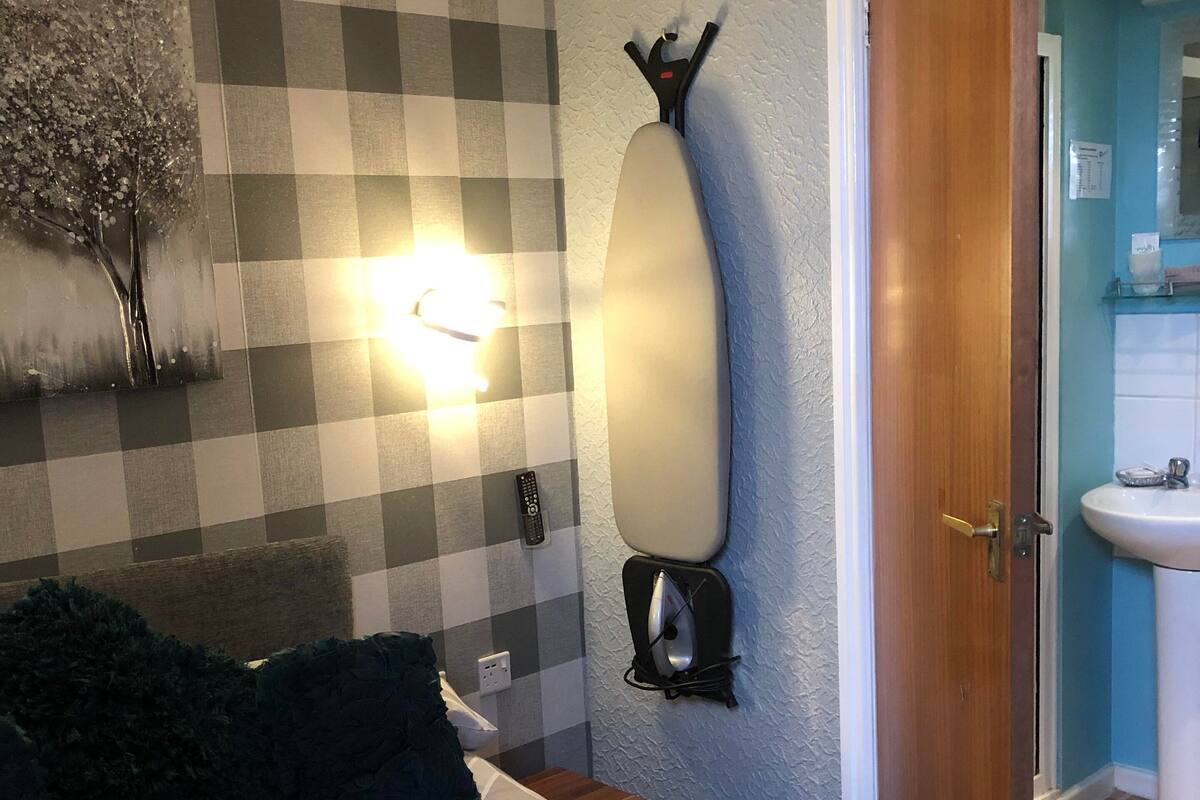 Basic Double Room | Bathroom | Shower, free toiletries, hair dryer, towels